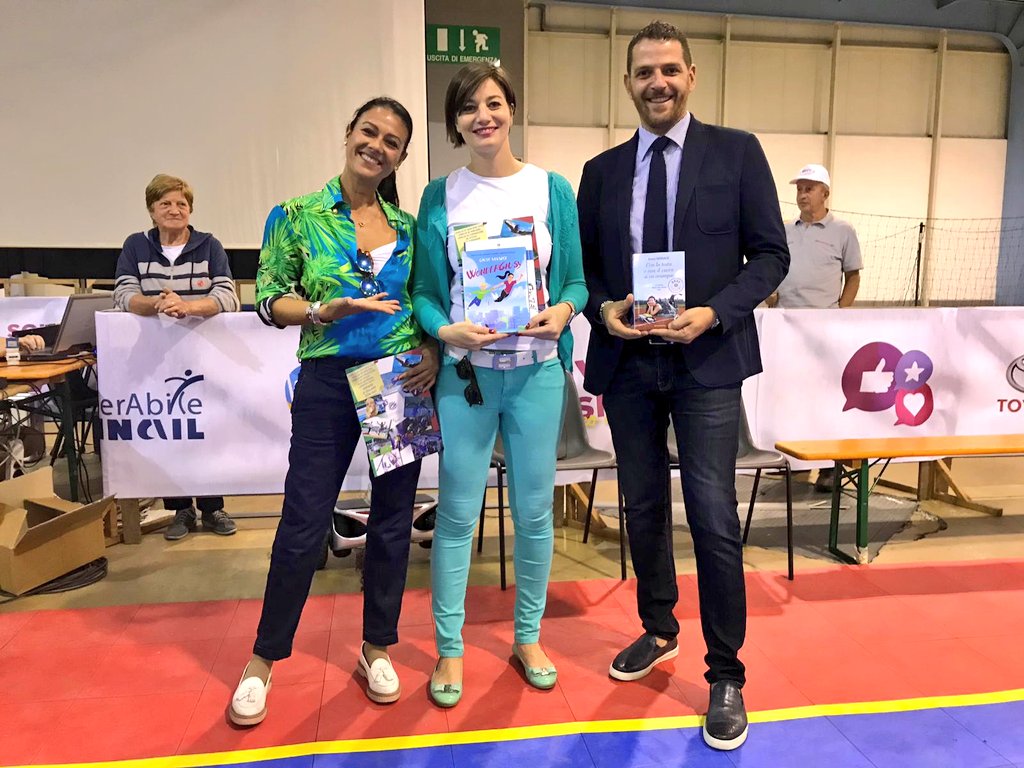 GiusyVersace's tweet photo. Ieri a #Malpensafiere una 3gg per parlare di turismo sportivo accessibile. #WorldSportTourismShow Occasione per promuovere lo sport e ricordare quanto agevoli l'inclusione sociale! Insieme agli amici @comilara @angelopalumbo78 gli atleti di #wheelchairGp #NeverGiveUp #Amazing https://t.co/ePKYQecKik
