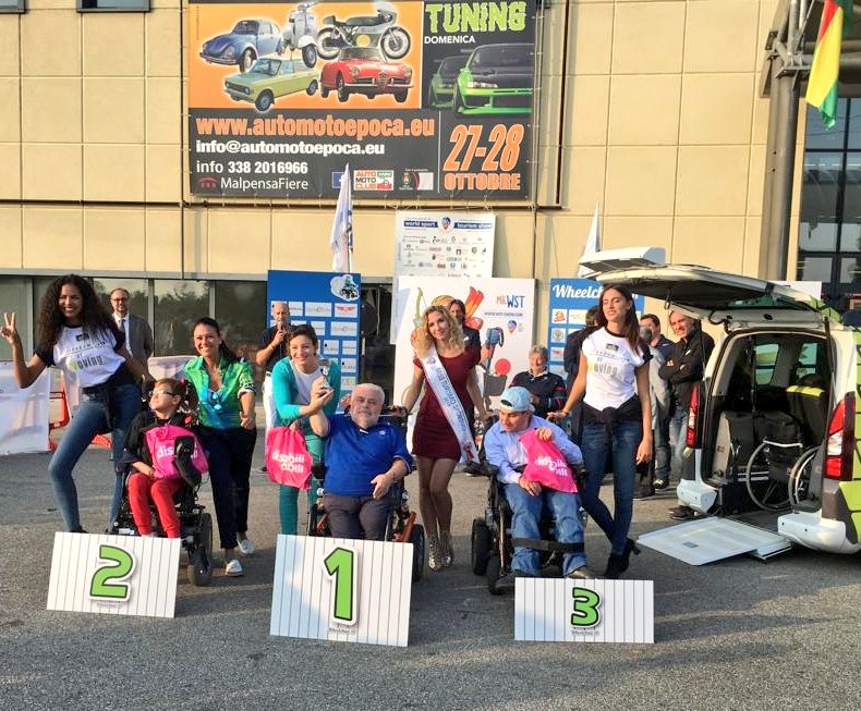 GiusyVersace's tweet photo. Ieri a #Malpensafiere una 3gg per parlare di turismo sportivo accessibile. #WorldSportTourismShow Occasione per promuovere lo sport e ricordare quanto agevoli l'inclusione sociale! Insieme agli amici @comilara @angelopalumbo78 gli atleti di #wheelchairGp #NeverGiveUp #Amazing https://t.co/ePKYQecKik