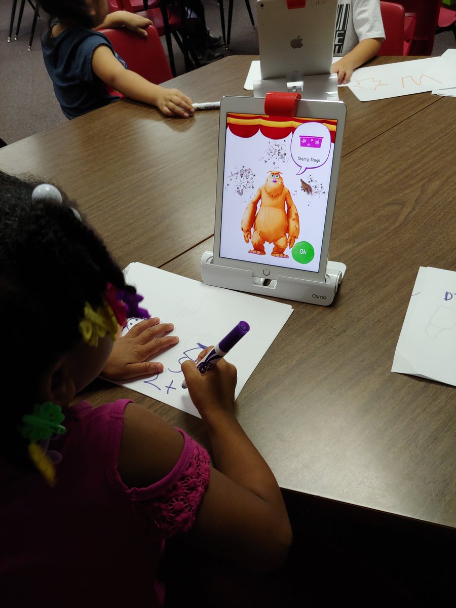 BowieBraves's tweet photo. Kinder, first, and fourth graders using Osmo kits @BowieElem. Students leading the learning and sharing their ideas. Learning is fun with technology. #OsmoFun #drawing #listening #followinginstructions @LubbockISD @ofemen616 @lisdtechtips https://t.co/cUpAQUFXkj