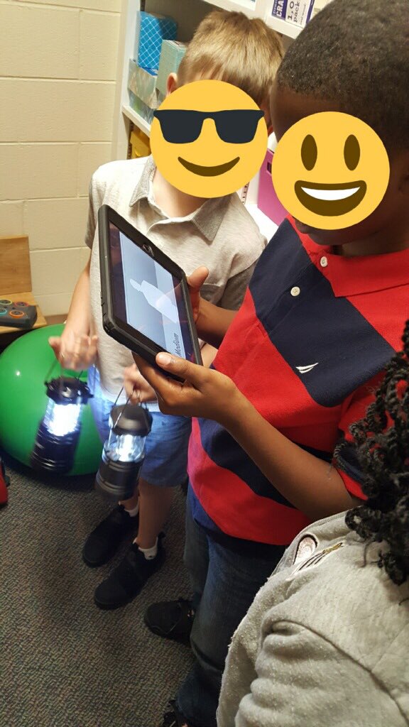 Great technology lesson! 4th graders in <a href="/dittobmagic/">Beth Whalen</a>'s tech lab <a href="/ENSARocks/">ENSA</a> use iMovie to teach 1st graders about light!