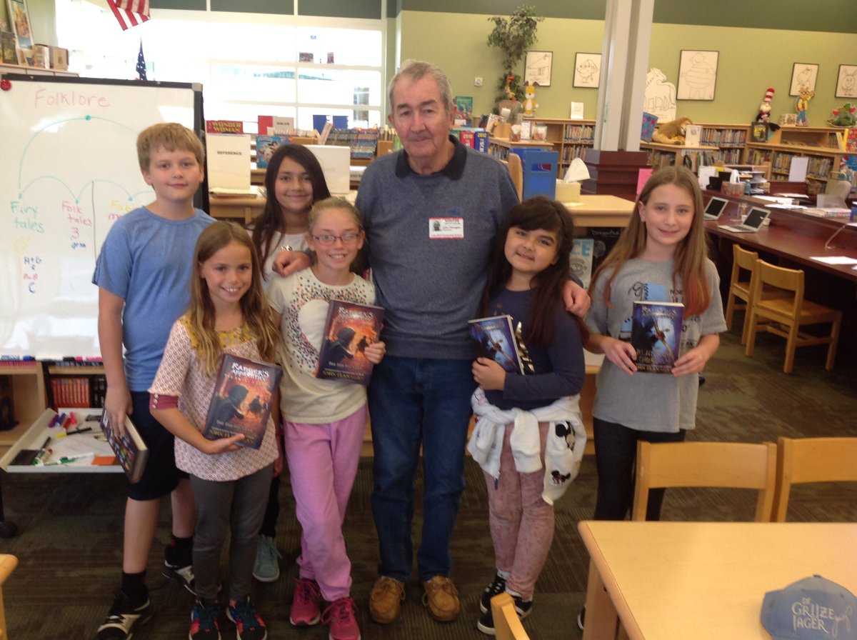 LBESlibrary's tweet image. Great day with author John Flanagan!  Here he is wowing our student winners! #LB65, #LakeForestBookStore, #Greatbooks!