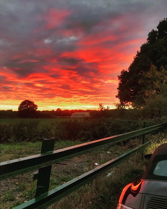 JC_Architects's tweet photo. Proper sunset driving back from Sussex this evening - had to pull over and take a picture... #sky #sunset https://t.co/QxlooFMn7u https://t.co/3nMMDTJ0wn
