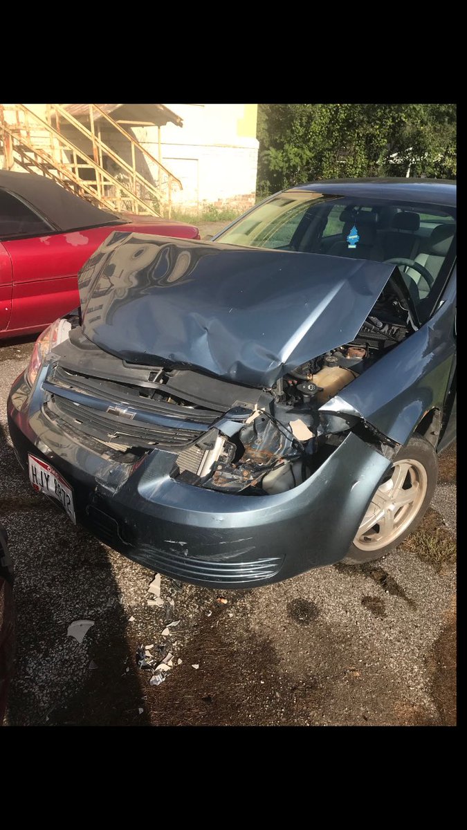 MissPorcelain's tweet photo. Here is my friend's car we were in. My hip was broken and dislocated. It was like an extremely painful nightmare.. I have nightmares about the wreck every night, and it replays in my head all day while I'm awake. This has truly changed my life for the worse. https://t.co/ZOLWdVMxKE