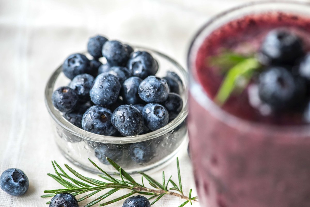 We've got a few easy &amp; nutritious after school recipes for those with braces and sensitive teeth. Visit buff.ly/2NSyzKp for an avocado berry smoothie, chunky monkey overnight oats and more—certified braces friendly by Dr. Hawley! 🥑🍓🍌🥜 #HawleySmiles #HawleyOrthodontics