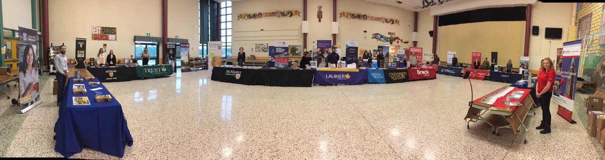 ProgramUip's tweet photo. The rain can’t stop the Ontario University Information Program. It was great meeting students at St. Thomas More in Hamilton this morning. @OntarioUniFair #2018UIP #HHNBUIP https://t.co/l1cEvGlKc9