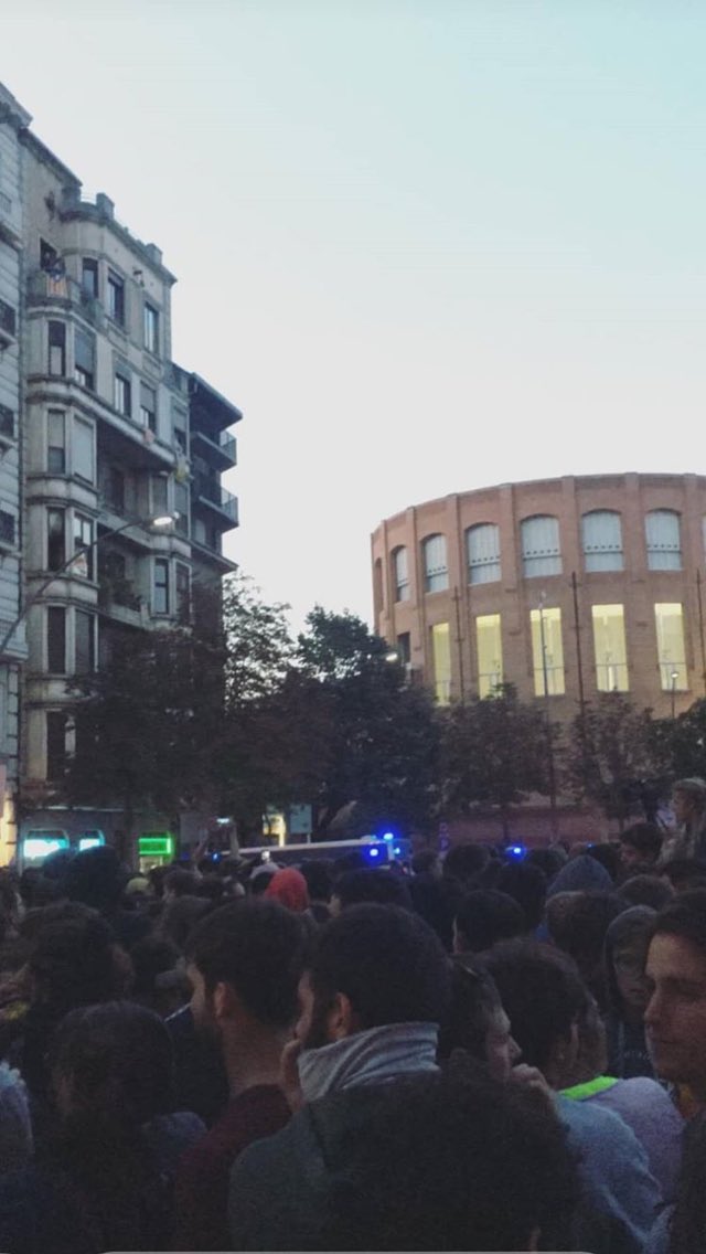 ireneferrer_91's tweet photo. #1Octubre #NiOblidNiPerdó #NiUnPasEnrere #ElsCarrersSeranSempreNostres #girona https://t.co/TNPaO0lVe5