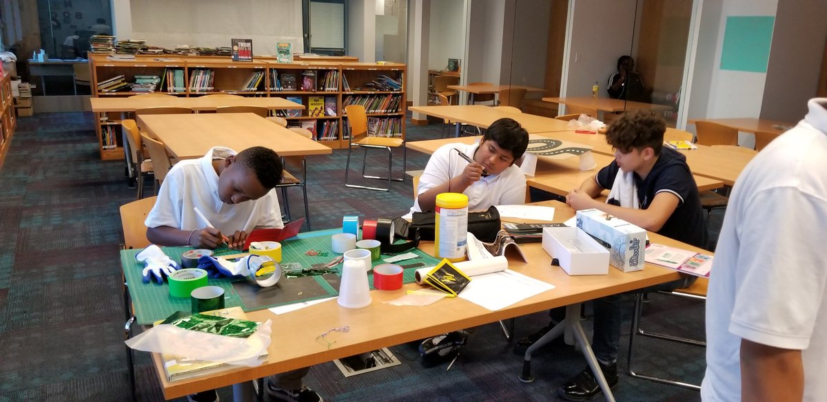 MrGtheLibrarian's tweet photo. Makerspace happens at McKinley Middle! Our students are creative and innovators. #DCPSLibraries #GatorsLibrary #DCPSRising @GatorsLibrary @McKinleyMiddle https://t.co/8O8MupOK1z