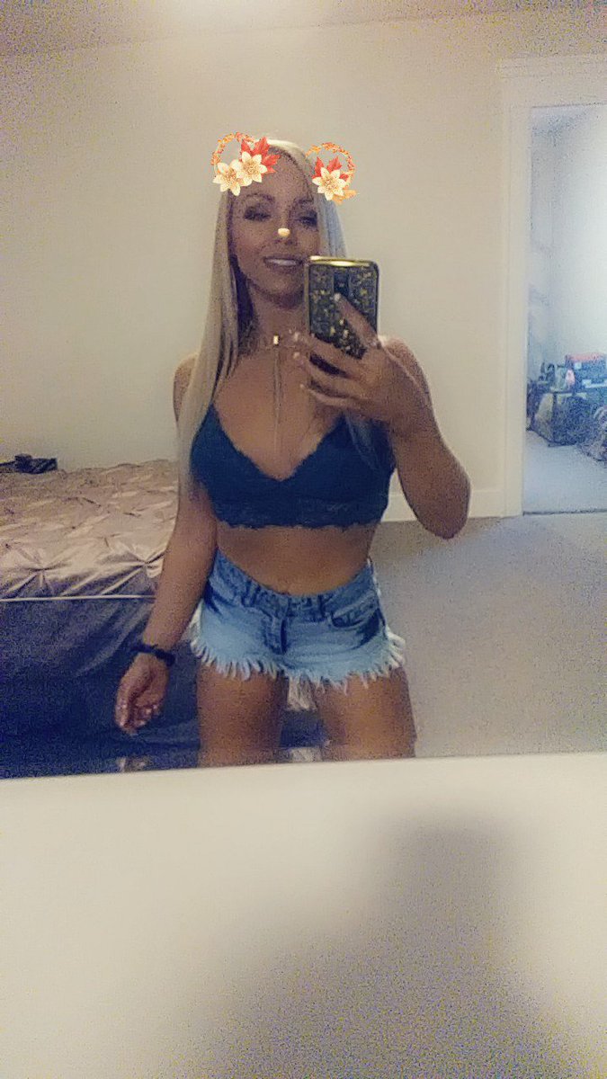 Juicyjess1986's tweet photo. #October1st and it's still in the 70s๐๐.... but I'll take itโ #summerforever #isitreallyfall #selfie #monday https://t.co/bjkW3AOT1f
