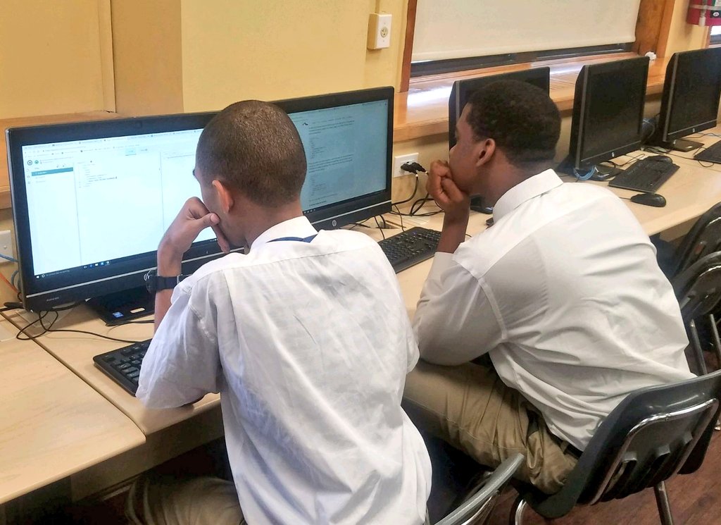 MountToday's tweet photo. After the Bell: Hack Club. #Coding #Gaming #Programing #afterthebell https://t.co/yV9fxzXqar