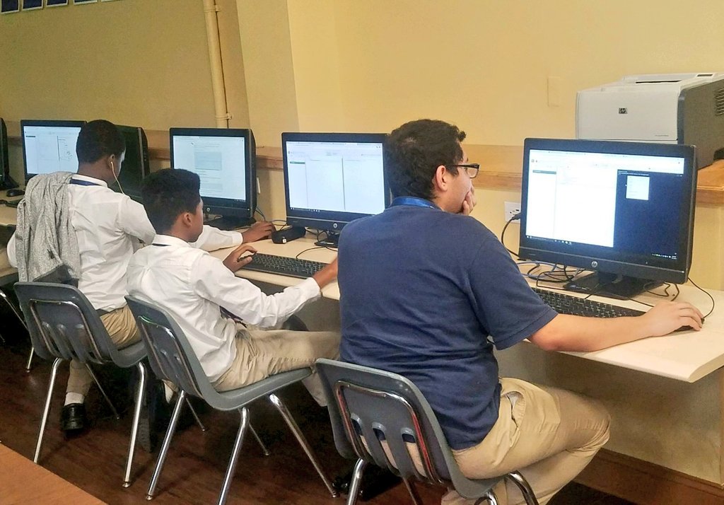 MountToday's tweet photo. After the Bell: Hack Club. #Coding #Gaming #Programing #afterthebell https://t.co/yV9fxzXqar
