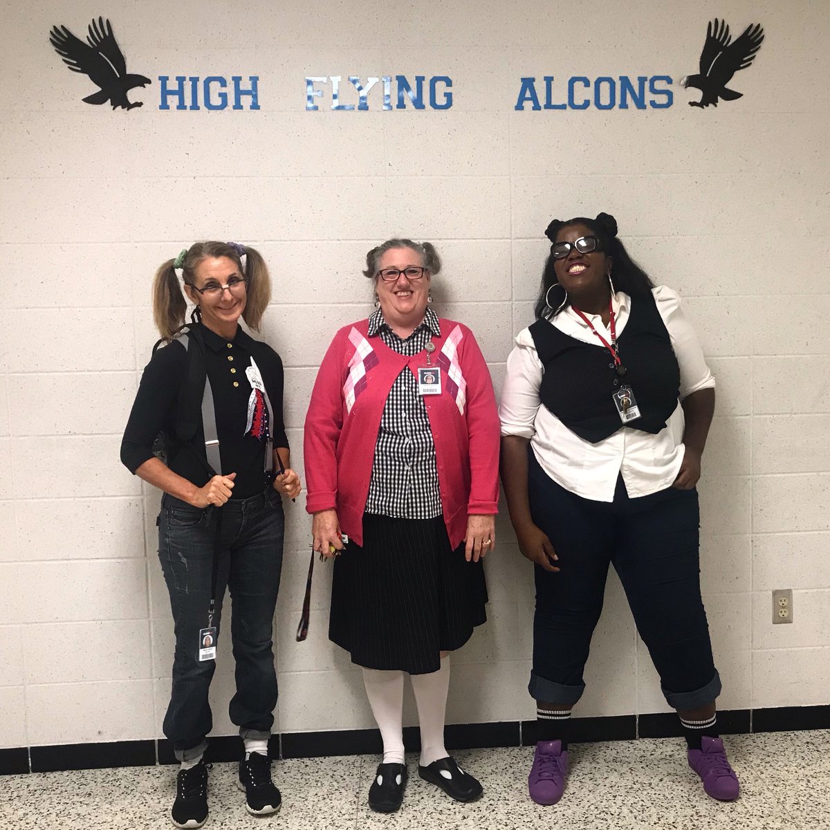 Davis9_AISD's tweet photo. Homecoming Week has us looking NERDY today!!! #hoco2018 #NerdDay #Davishomecoming #FalconPride https://t.co/z1WbD85b3v
