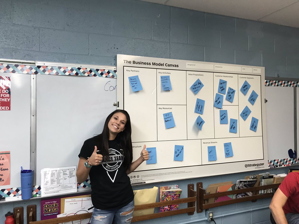 KaseyMillar1's tweet photo. LOVE Kaylee’s enthusiasm about her business to use it as an example as we are learning about the #businesmodelcanvas I really hope she enters her business into the Big Idea Competition next semester! #FredoniaYE https://t.co/8m0fAyJyzl