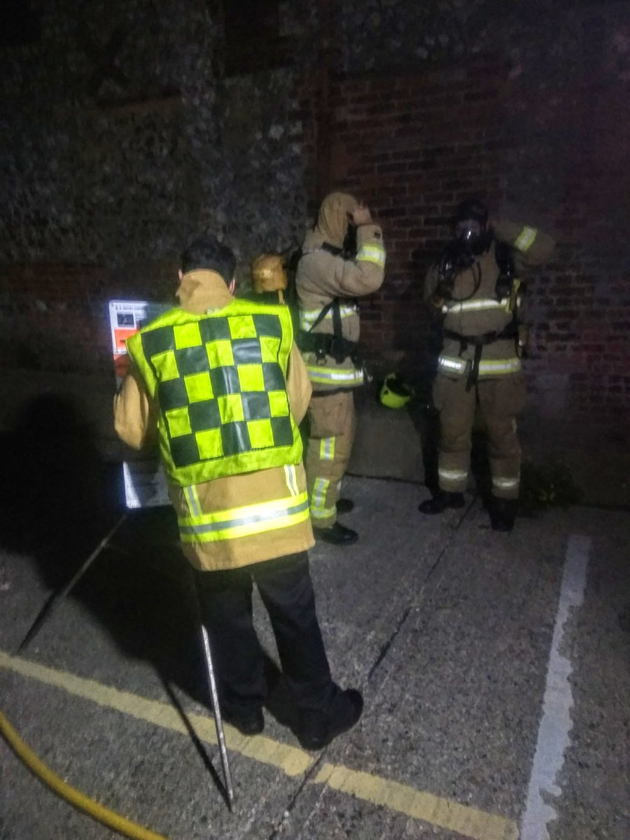 ChichesterFire's tweet photo. Part 1. One minute it's training with @43Midhurst for a house fire and the next we are off on blues for the real thing #999 #training #team #united #readytogo #puttingitintoaction @dkennard65 @WestSussexFire @SM_Petesadler https://t.co/VC5bxx1oTg