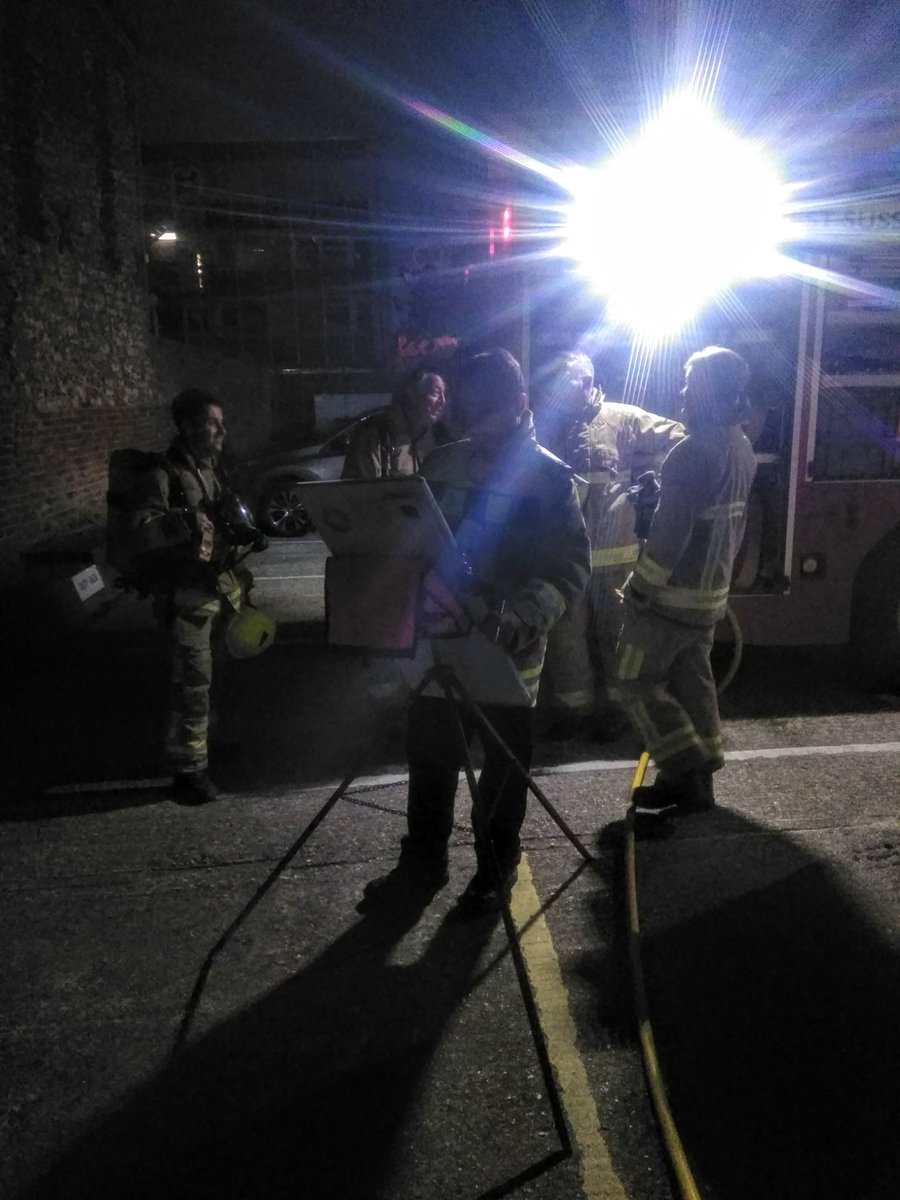 ChichesterFire's tweet photo. Part 1. One minute it's training with @43Midhurst for a house fire and the next we are off on blues for the real thing #999 #training #team #united #readytogo #puttingitintoaction @dkennard65 @WestSussexFire @SM_Petesadler https://t.co/VC5bxx1oTg
