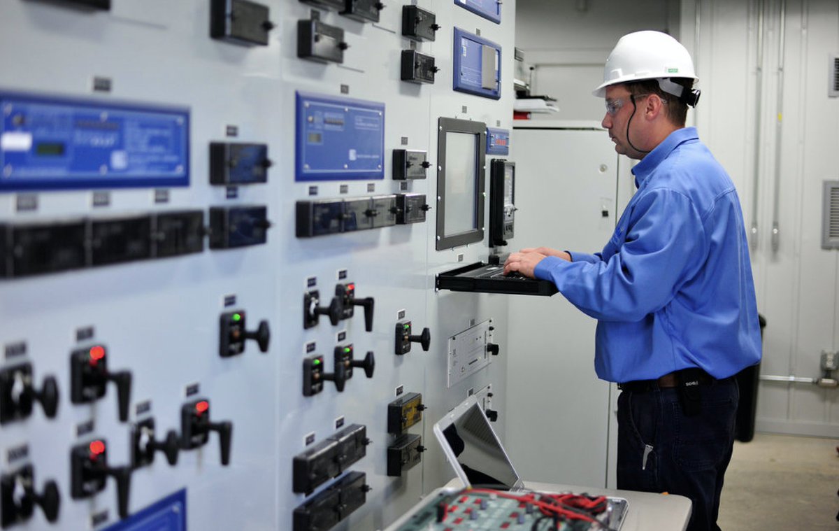 ABM_Industries's tweet photo. Learn how to build a strong safety program that protects your workers, facility, and business. Join our #IFMA2018 World Workplace session and gain expert insight into NFPA 70E and 70B standards. Details at https://t.co/QOhD0NY5Jv and EXPO booth 811. #WWPChar18 https://t.co/5FgUjnrPth