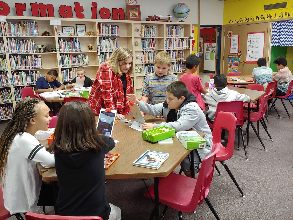BowieBraves's tweet photo. Kinder, first, and fourth graders using Osmo kits @BowieElem. Students leading the learning and sharing their ideas. Learning is fun with technology. #OsmoFun #drawing #listening #followinginstructions @LubbockISD @ofemen616 @lisdtechtips https://t.co/cUpAQUFXkj