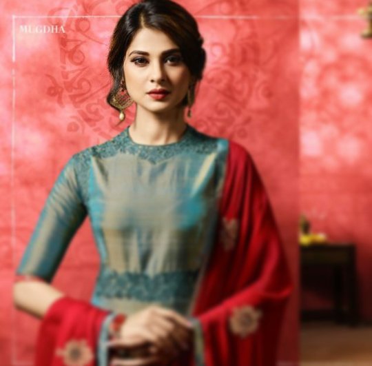 _BrncAnh's tweet photo. @jenwinget @mugdhaofficial Ohh güzel 🌷🌈 @jenwinget @mugdhaofficial 👗
#JenniferWinget #Bepannaah #WingItWinget https://t.co/e8VHEEswCV