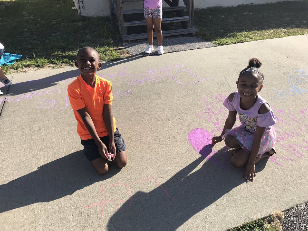 blakely_staci's tweet photo. Today is World Day of Bullying Prevention. Our third graders wrote messages of kindness, love, and support around our campus. #kindnessstartswithme #huskieschoosekindness #WorldDayofBullyingPrevention @CSESHuskies @GWatchinski https://t.co/LLsThvG0KK