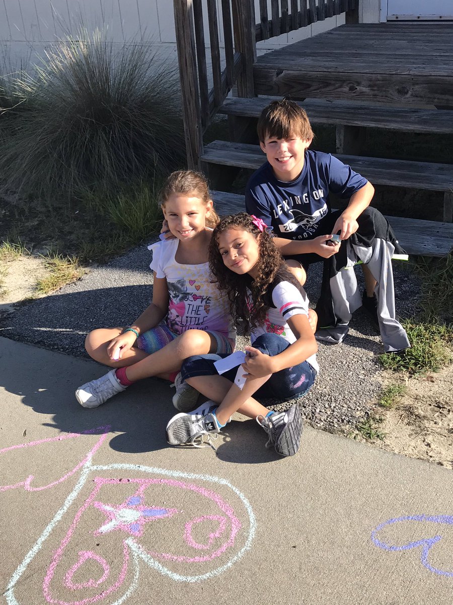 blakely_staci's tweet photo. Today is World Day of Bullying Prevention. Our third graders wrote messages of kindness, love, and support around our campus. #kindnessstartswithme #huskieschoosekindness #WorldDayofBullyingPrevention @CSESHuskies @GWatchinski https://t.co/LLsThvG0KK