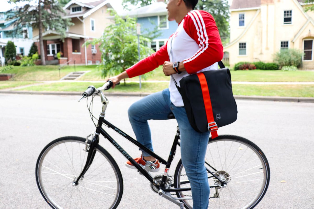 acmemade's tweet photo. No matter how you commute do it in style! Check out our North Point Messenger.
.
.
.
#Commute #MorningCommute #BikeToWork #AcmeMade #NorthPointMessenger https://t.co/WWMpz8zuox