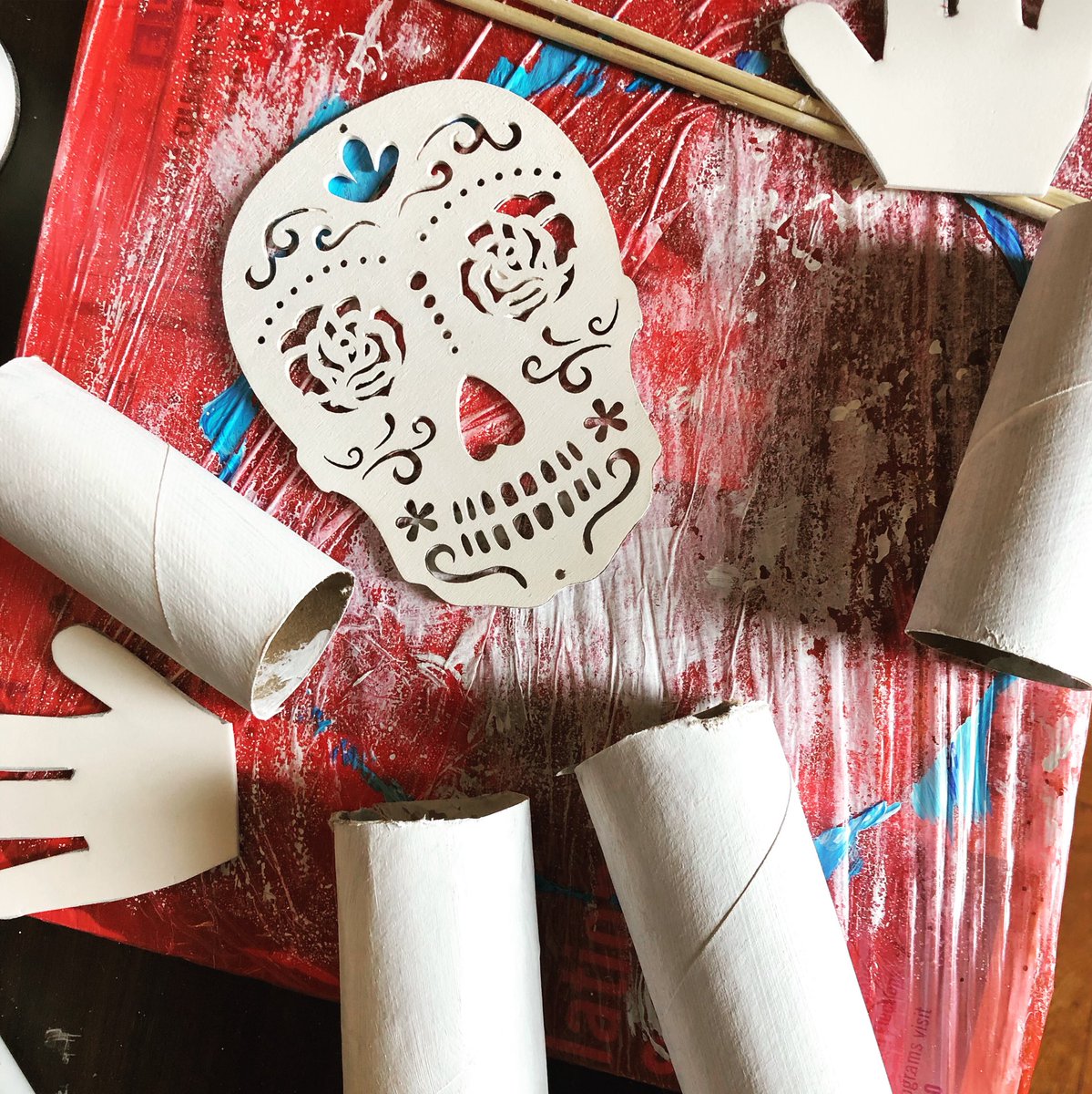 ShakesBears's tweet photo. Time to get Spooky...New Halloween crafts this month! #shakespeare #shakesbears #puppets #crafts #halloween #puppetshow #kidsshow #october https://t.co/CBFpInLvEv