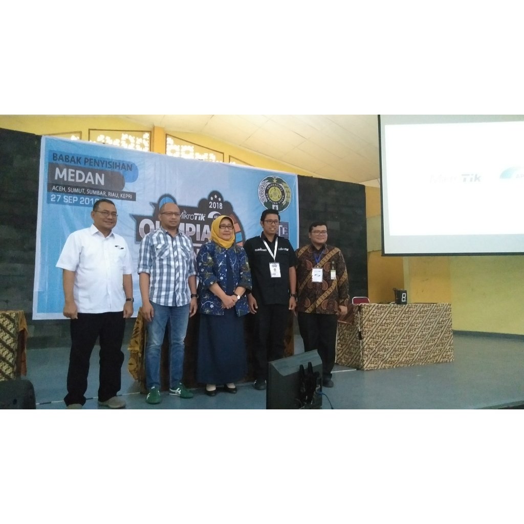 DteusuOfficial's tweet photo. Olimpiade Jaringan Komputer APJII Mikrotik 2018 Tingkat Nasional bekerjasama dengan DTE USU.
Dibuka oleh Dekan FT USU sekaligus penandatanganan PKS, serah terima alat router mikrotik kepada DTE dan kesepakatan membuat mikrotik Acamdemy di USU. @fahmimn @usuofficial  @mikrotik_id https://t.co/MxK0ayMIfW