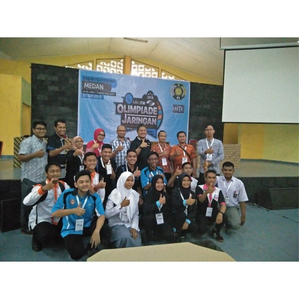DteusuOfficial's tweet photo. Olimpiade Jaringan Komputer APJII Mikrotik 2018 Tingkat Nasional bekerjasama dengan DTE USU.
Dibuka oleh Dekan FT USU sekaligus penandatanganan PKS, serah terima alat router mikrotik kepada DTE dan kesepakatan membuat mikrotik Acamdemy di USU. @fahmimn @usuofficial  @mikrotik_id https://t.co/MxK0ayMIfW