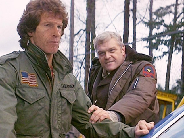 WojPawelczyk's tweet image. 💥Rare picture of Senator Blumenthal shortly after his return from Vietnam getting harassed by local cops