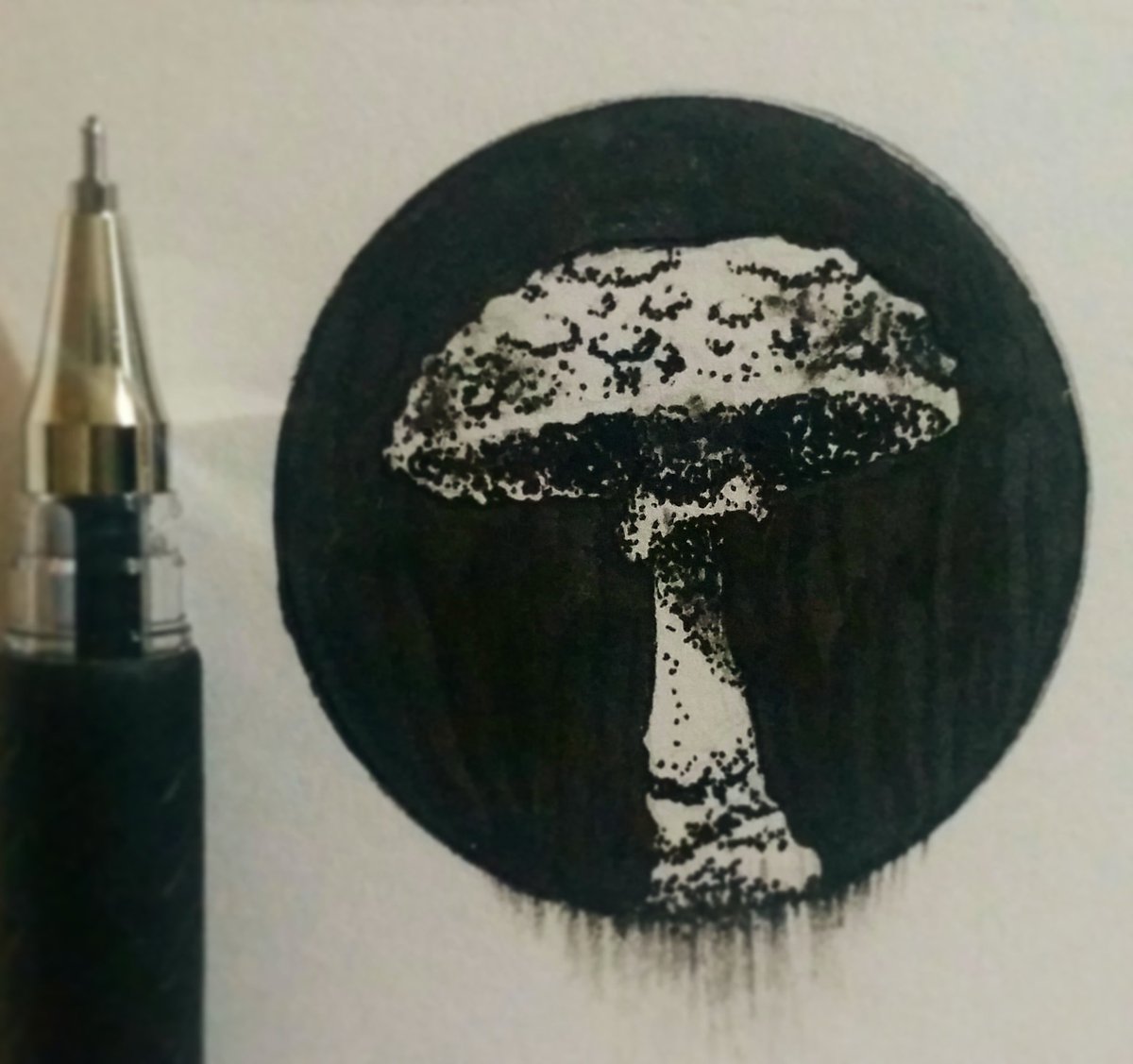 SplitableInf's tweet photo. The first day of #inktober is Poisonous #inktober2018 #tinyillustration https://t.co/NRzXBzvIfa