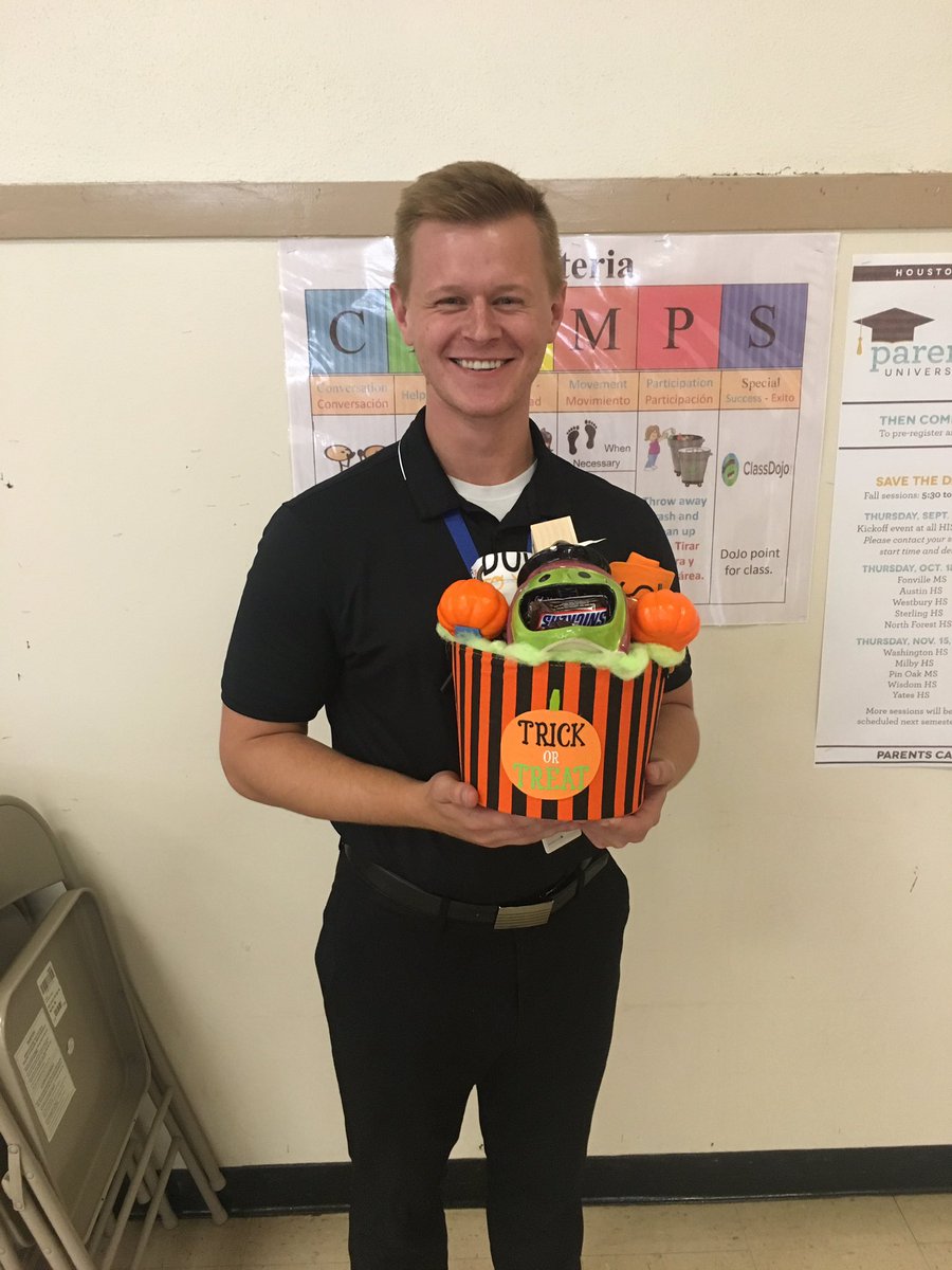 PughRamsHISD's tweet image. Our  basket for the Teacher of the Month goes to our Special Ed Teacher/ Department Chair Mr. Karr @TrevorKarr1 Thank you for being so dedicated to our awesome scholars at Pugh! #PushItToTheNextLevel #ThePughWay