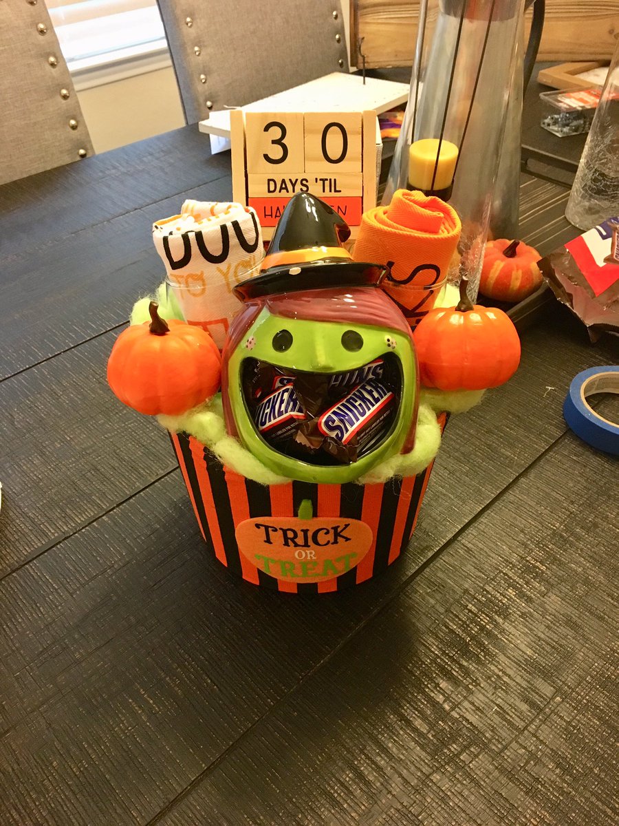 PughRamsHISD's tweet image. Our  basket for the Teacher of the Month goes to our Special Ed Teacher/ Department Chair Mr. Karr @TrevorKarr1 Thank you for being so dedicated to our awesome scholars at Pugh! #PushItToTheNextLevel #ThePughWay