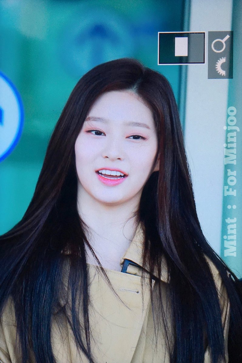 __Mintscent__'s tweet photo. 181002 출국
🤧🤧💓

#아이즈원 #IZONE
#김민주 #Kimminjoo https://t.co/Lzv51Dsu3A
