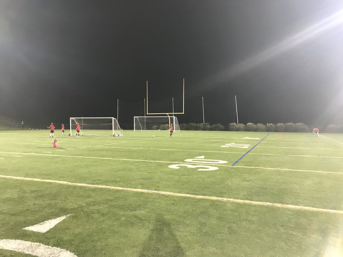LarryFingers's tweet photo. @century2007b after the session competing, being creative, and challenging each other. #lightsstayon #goodluckparents @CenturyV_FC https://t.co/cXPY03369J
