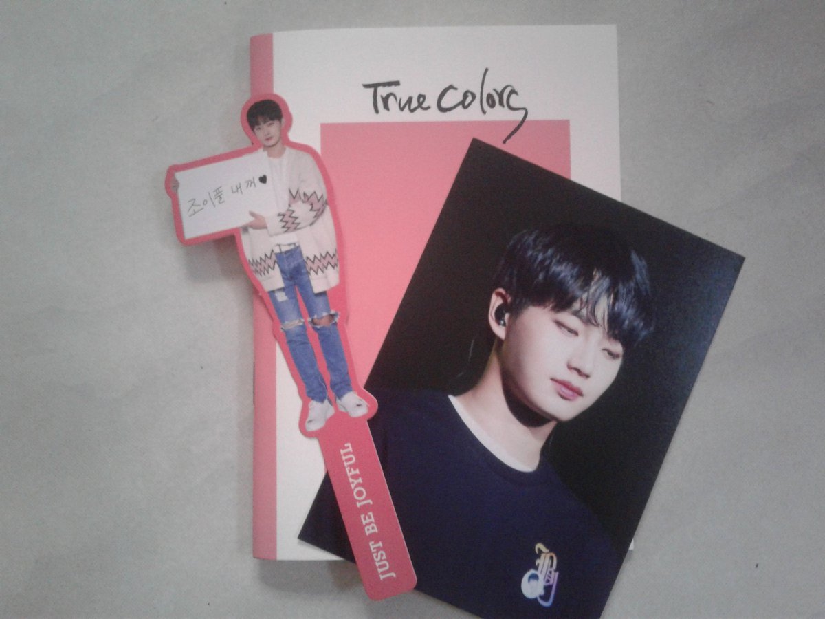 787_JBJINA's tweet photo. [READY STOCK INA/HELP RT]

All of Yongguk official goods "Joyful Days in Seoul" in this pic

Please dm for price 

#kimyongguk #yongguk #jbj https://t.co/epSV9I3MGk