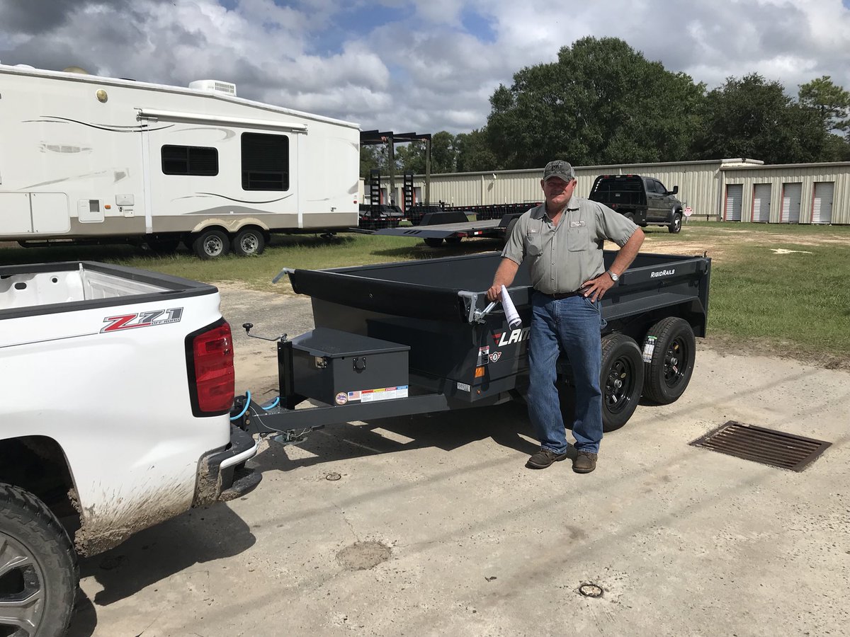 iTowTrailers1's tweet photo. Terrance “Bobo” Lloyd took home a tiny dump today! Enjoy hauling more for so much less!! 

#happy #sold #tinydump #lamar #trailers #dumps #dumptrailer https://t.co/kaUDurvHwZ