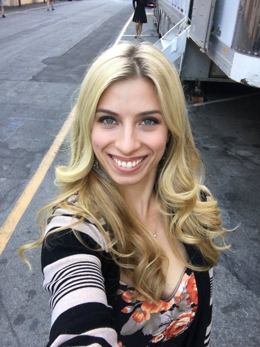 TheMariahJune's tweet photo. Back at it! π₯π#setlife #model #MariahJune #actress #losangeles #warnerbrothers #lovinglife https://t.co/g11W4HDKXs