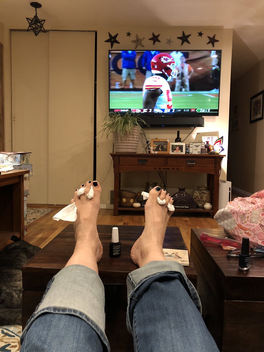LLHDINC's tweet photo. Loving football the right way! Freshly polished toes! https://t.co/5d2Y44PkTg