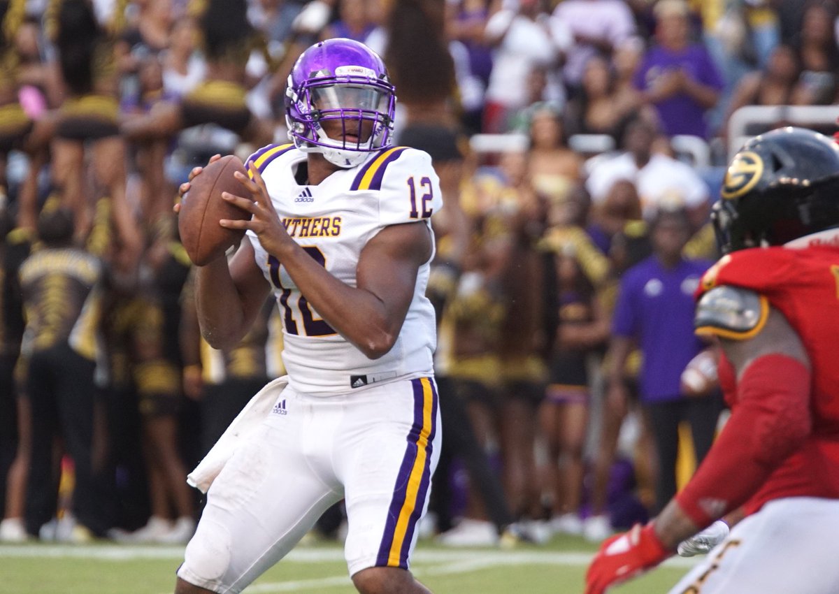 RoadTripSports's tweet photo. #PVAMU QB Jalen Morton wraps up #CFAQBMonday for #CollegeFootballAmerica #RoadTripSports #PurpleHaze #DooleyEra #SpotTheBall #SWACFootball #pvamufootball @PVAMUPanthers @PVAMU @jmoll1 https://t.co/XuVOtU1VUN