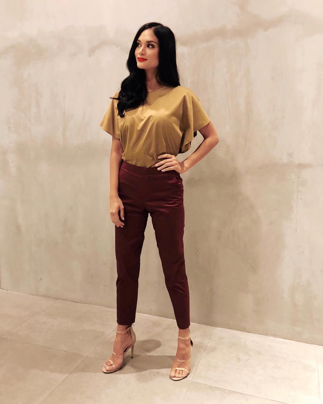 UNIQLO Philippines on X: .@PiaWurtzbach's simple trick to make any outfit  stylish? Our EZY Ankle Pants! Pair it with our Mercerized Cotton for extra  comfort and style! #UniqloPH #LifeWear #ShowSomeStyle    /