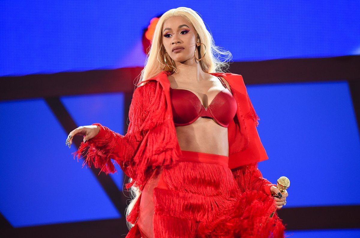 latincardib's tweet photo. @chartdata @lifeofthePARDI @iamcardib Voto del día!!!

1 RT = 1 VOTE
400 RTS = 400 VOTES 

I'm voting for @iamcardib for New Artist Of The Year at the #AMAs⁠ #TakiTaki https://t.co/hbzPZK2xSB