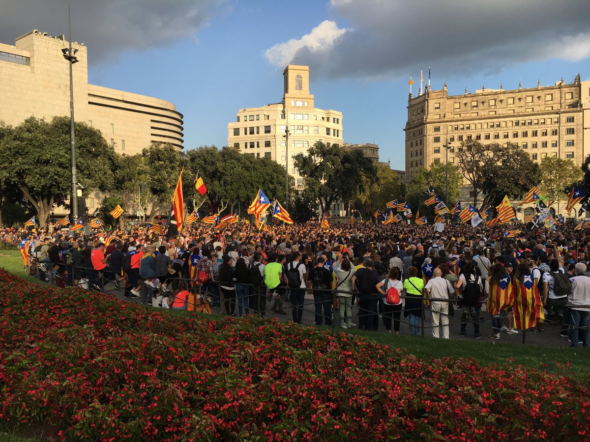 #1Oct 18:30 Pça. #Catalunya: I was also there, with hundred thousands of people all over the Catalan country, full of energy, full of vision, and hope. Every day a step forward to freedom. #CatalanRepublic