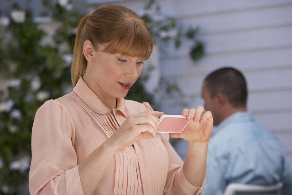 applausscom's tweet photo. Netflix lanzaría un episodio interactivo en la quinta temporada de ‘Black Mirror’ https://t.co/wUmzgMfC8x https://t.co/hVkuNizmC7