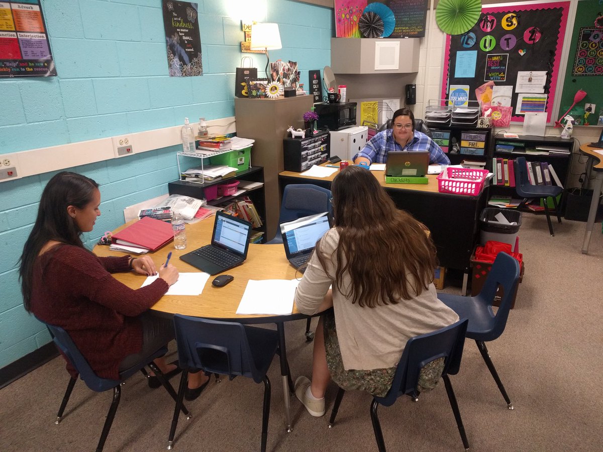 MrReid9's tweet photo. Analyzing Benchmark data with fourth grade at CM to see what interventions we can put in place to benefit the students. #ModifiedMonday #PeoriaUnifiedpride #DataDriven https://t.co/X2Br2P9xcR