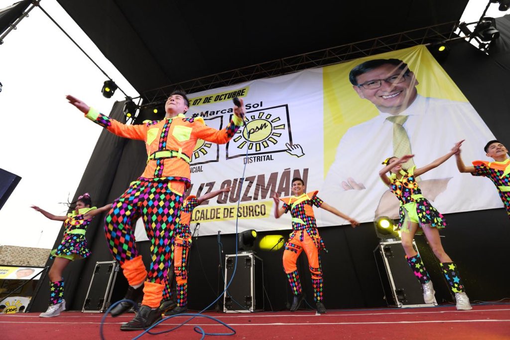 DerlizGuzmanT's tweet photo. Divertido show infantil para los mas pequeño de Mateo Pumacahua. 

#MarcaElSol #DerlizGuzmán #AlcaldeDeSurco #Elecciones2018 #ERM2018 #OrdenySeguridad #LuchaAnticorrupción https://t.co/OkLsp7PxsW