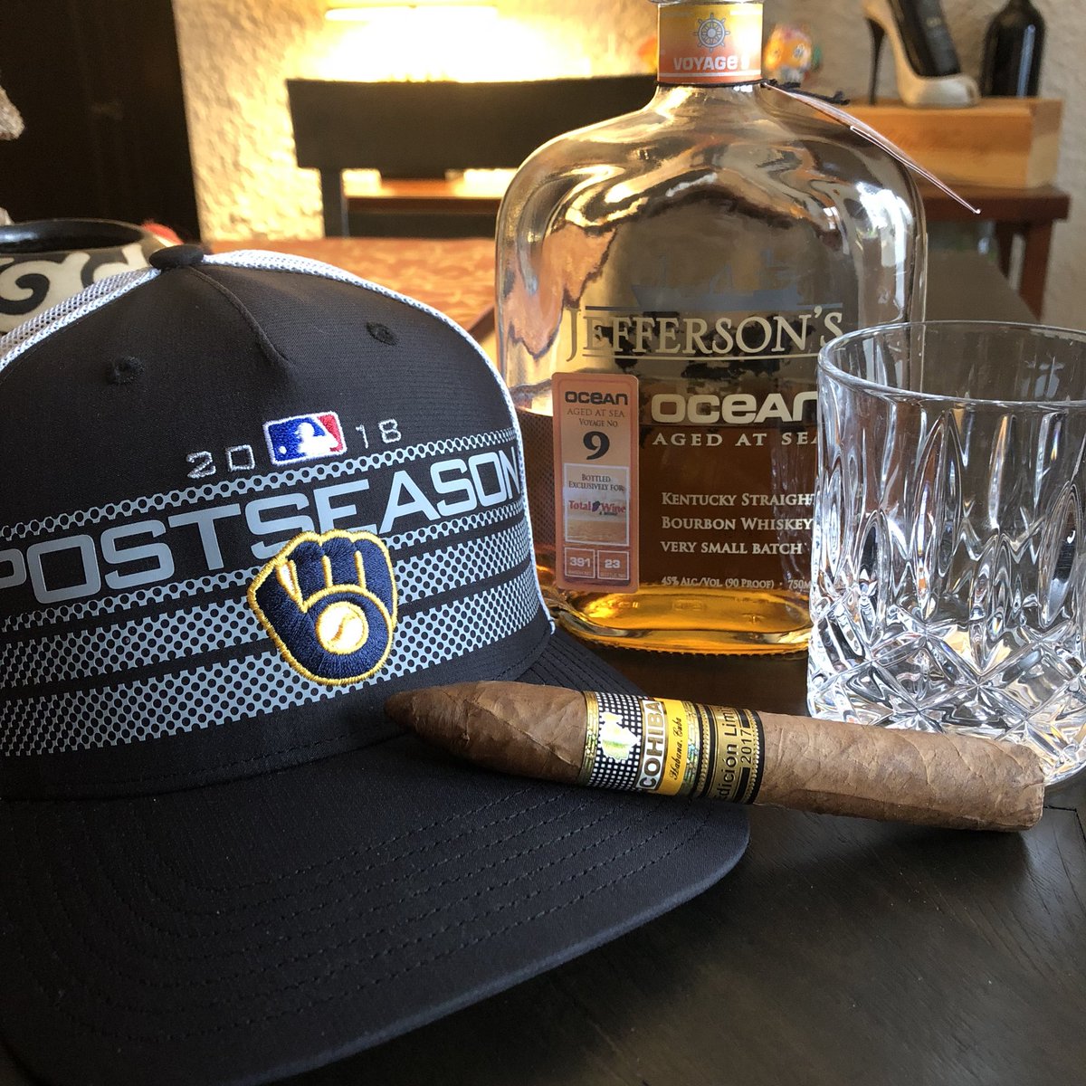 TheReelRidder's tweet photo. Cue Freddy Mercury... #WeAreTheChampions ⚾️🏆
#ThisIsMyCrew
#OurCrewOurOctober
#Brewers
#HuntingOctober
#YelichForMVP
#ThisIsMyMVP
#NLCentral https://t.co/FGggWby1k3