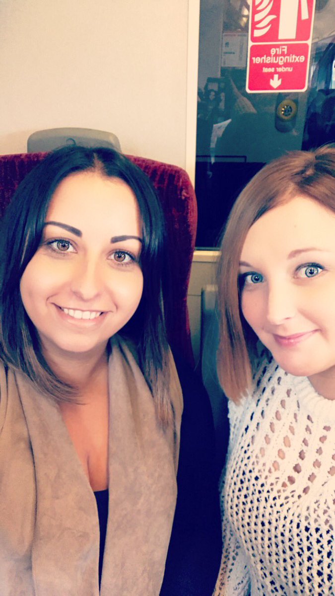 ericamohhammed's tweet photo. #girlsdayout #cambridge #cocktails #punting @Kirsty289 https://t.co/7tKMlsgOx3