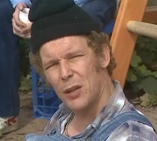 BrianDurdock's tweet photo. @YesterdayTweets 
@blokeonradio 
@aufwiedpet 
#YesterdayChannel at moment classic.
"Funny that, because the only older Woman I ever had looked like Billy Bremner " https://t.co/YutTwkA054