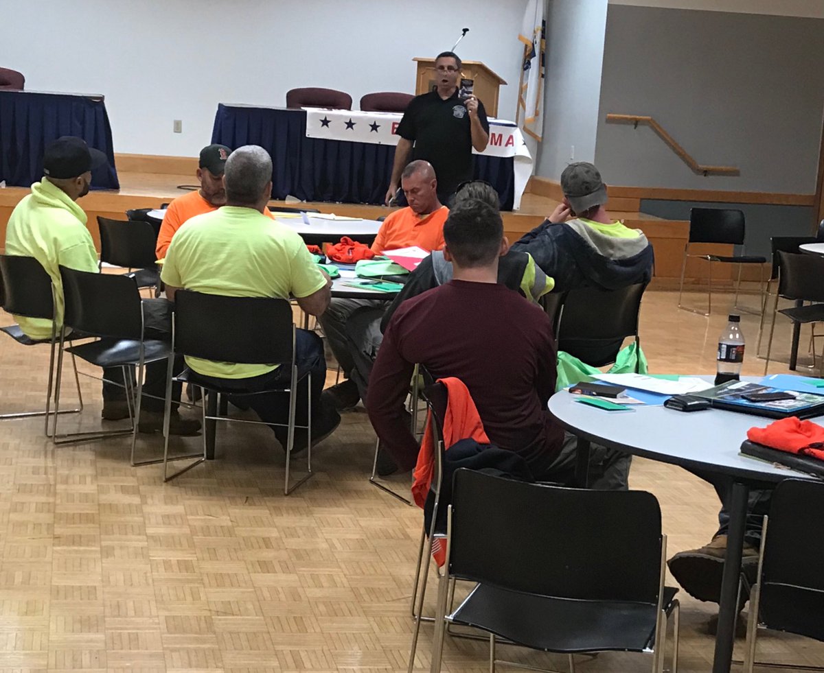 UA12Organizer's tweet image. Organizer Dave Barbati signing on 35 new members to Local 12!