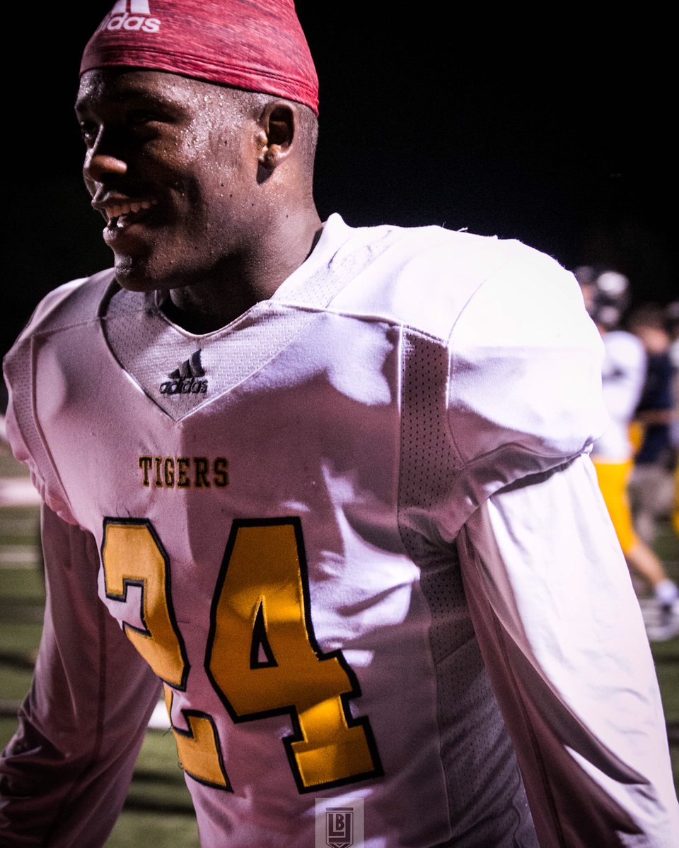 Leagueboundlif3's tweet photo. @Lethal_Balller Telling me #RollTide as he goes by #Alabama #Georgiafootball #Atl #NFL #NCAA #Football #Leaguebound #sportsphotography #Actionphotographer #Atlvideographer #Atlphotographer #LeagueBoundLifestyle #WAVE #CatchTheWave #Evolvingvisuals https://t.co/V4fngdyQpr