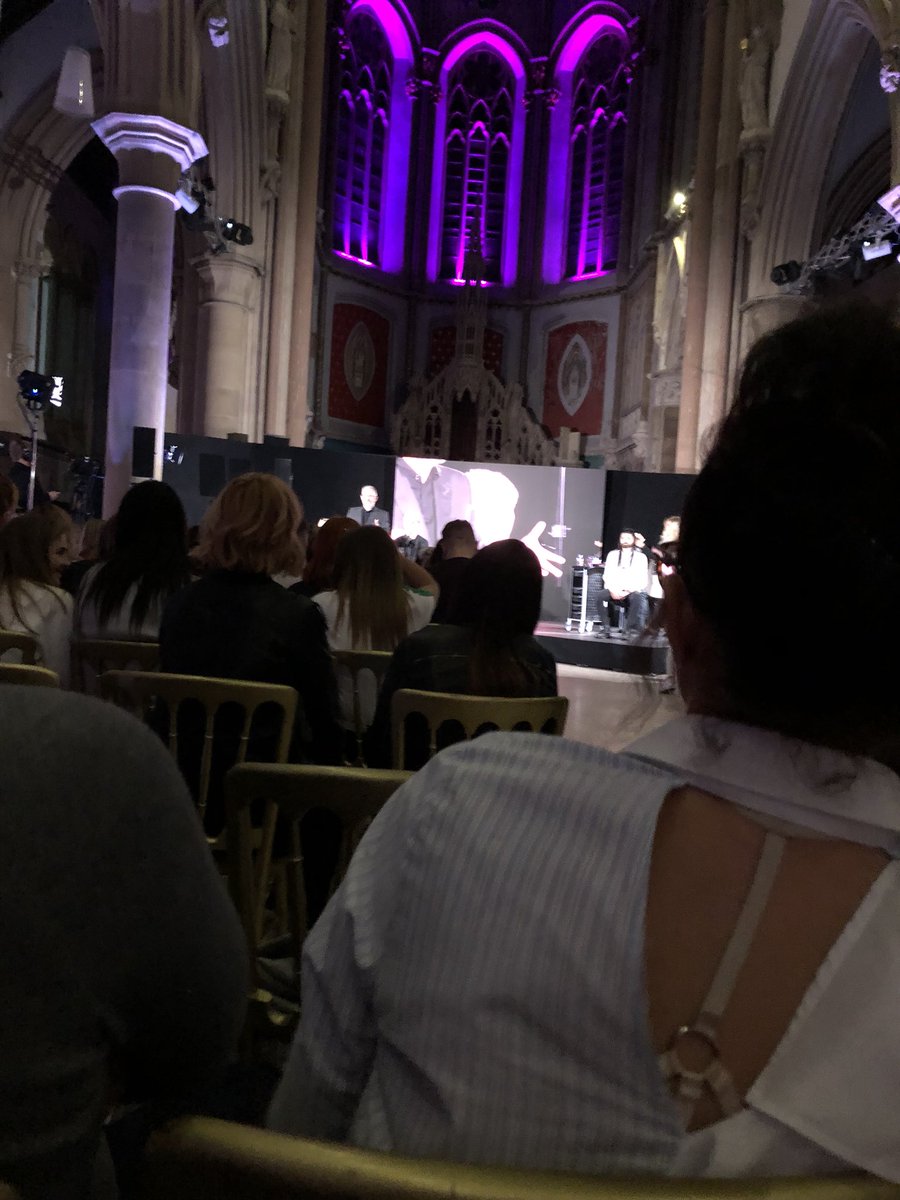 salnewton's tweet photo. @Matrixhaircare Not good at all ๐ก couldnโt see any cult colours, can you? And somewhere up there is Paul falltrick. #craplighting #couldntsee https://t.co/kcKxVcP2fy